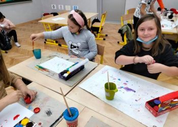 Powiększ zdjęcie: malowanie kleksów
