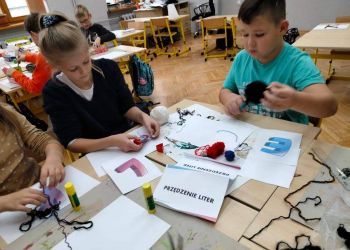 Powiększ zdjęcie: przędzenie liter